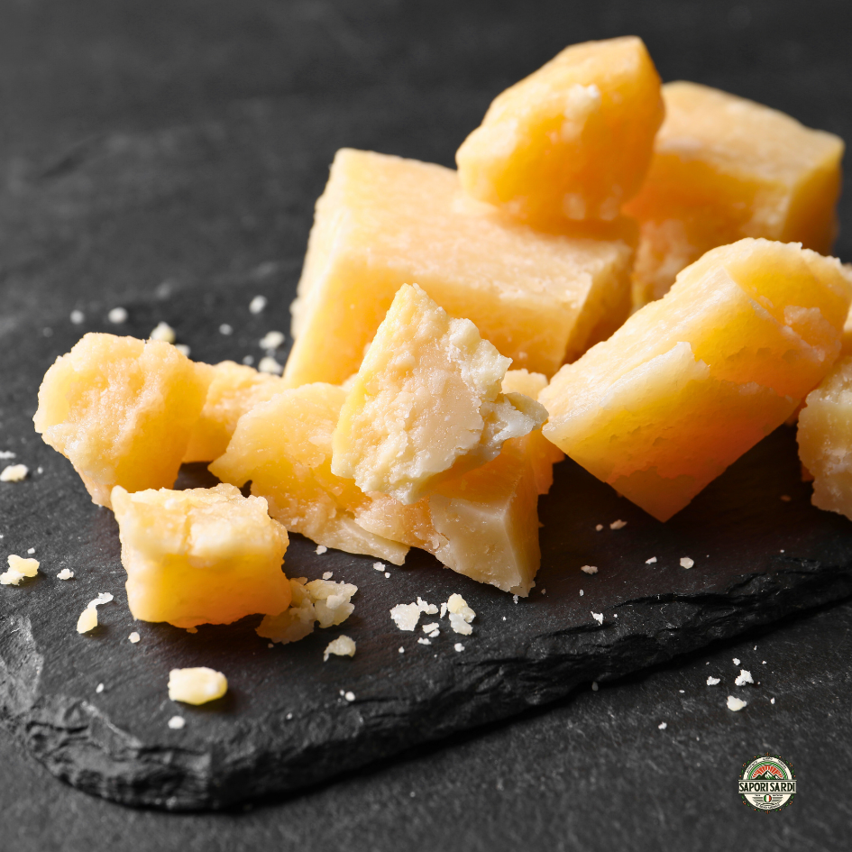 Parmesan Reggiano DOP auf einer Schiefer Platte angerichtet