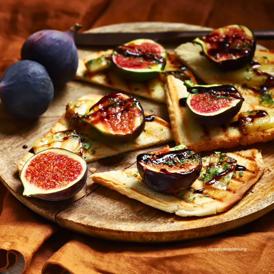 Aceto Balsamico di Modena auf Feige mit Brot