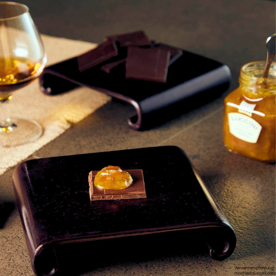 Zitrus Senfsauce mit Schokolade und einem Glas Cognac.
