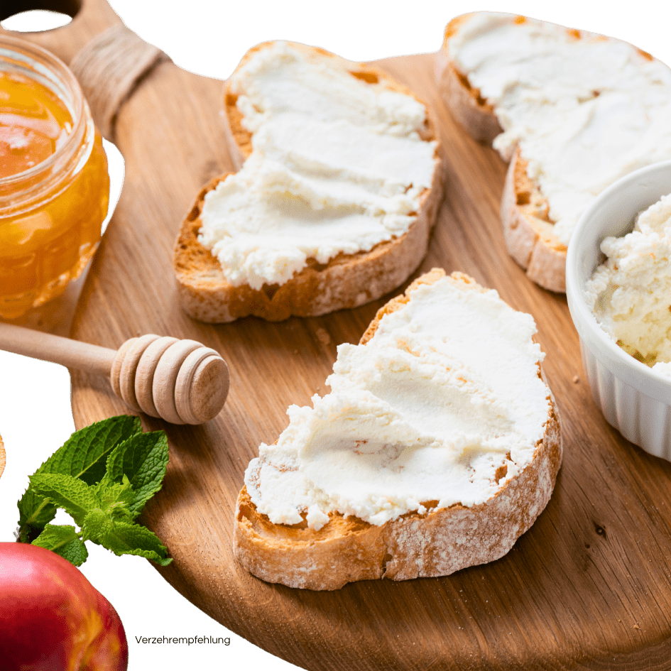 Bio Ricotta von Querceta auf einem Brot mit Honig.