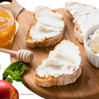 Bio Ricotta von Querceta auf einem Brot mit Honig.