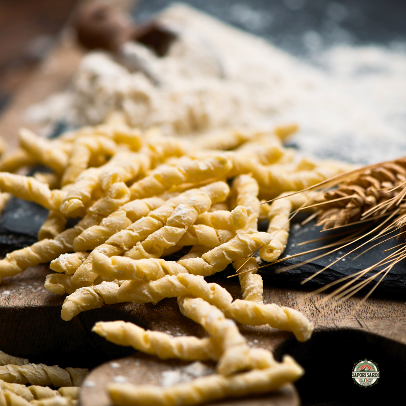 Handgerollte Busiate Pasta aus Sardinien. Busada 