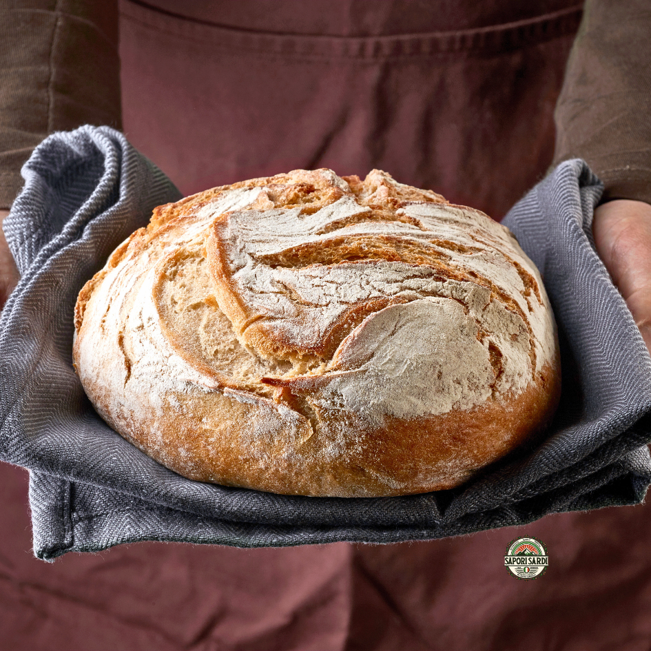 Frisch gebackenes Brot mit Semola