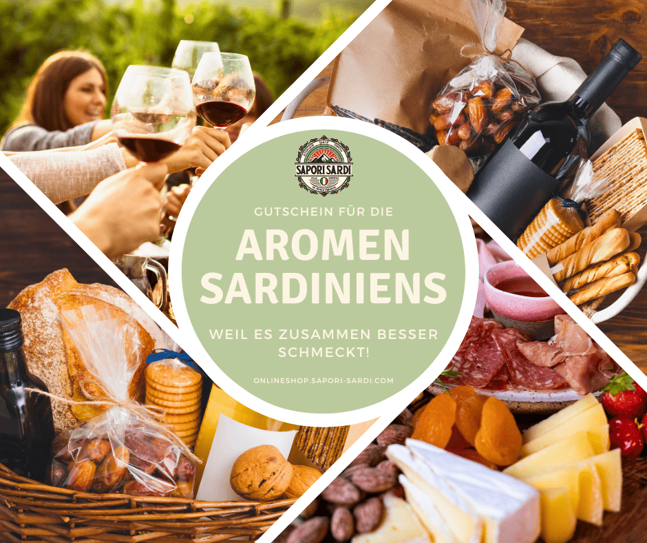Ein Gutschein welcher eine Collage darstellt. Man sieht oben links Freunde die mit Wein anstßen, rechts einen Präsentkorb mit Wein, Nüssen, Keksen, Brot und weiterer italienischer Feinkost. Unten ein weiterer Korb mit Olivenöl, Pane Carasau und Wein und unten rechts eine Platte mit Antipasti, Käse und Salami. In der Mitte steht die Aufschrift: Gutschein für die Aromen Sardiniens weil es zusammen besser schmeckt! onlineshop.sapori-sardi.com