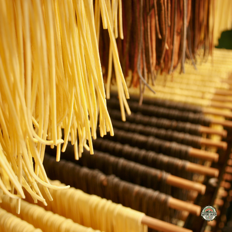 Hand und Bronzegezogene Spaghetti aus Sardinien von Araj