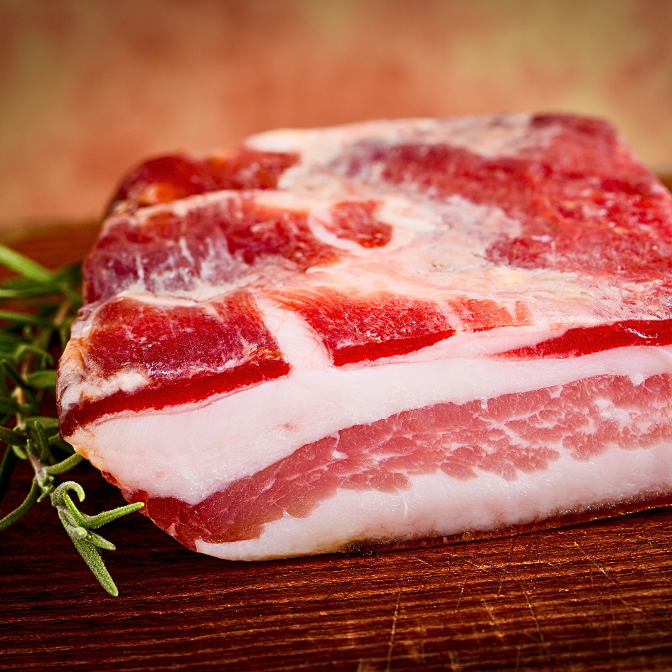 Pancetta Sarda – Traditioneller Bauchspeck aus Sardinien aufgeschnitten