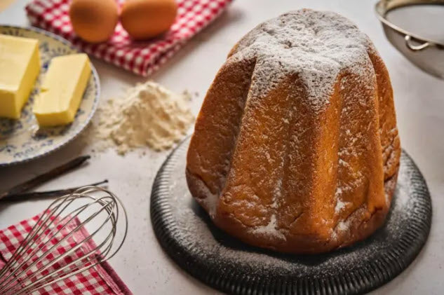 Pandoro klassisch mit Puderzucker