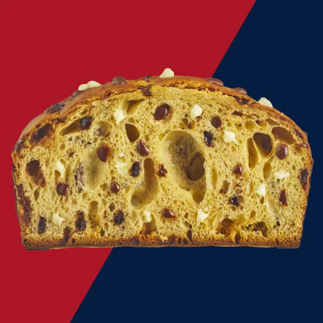 Panettone mit 3 verschiedenen Schokoladensorten halbiert