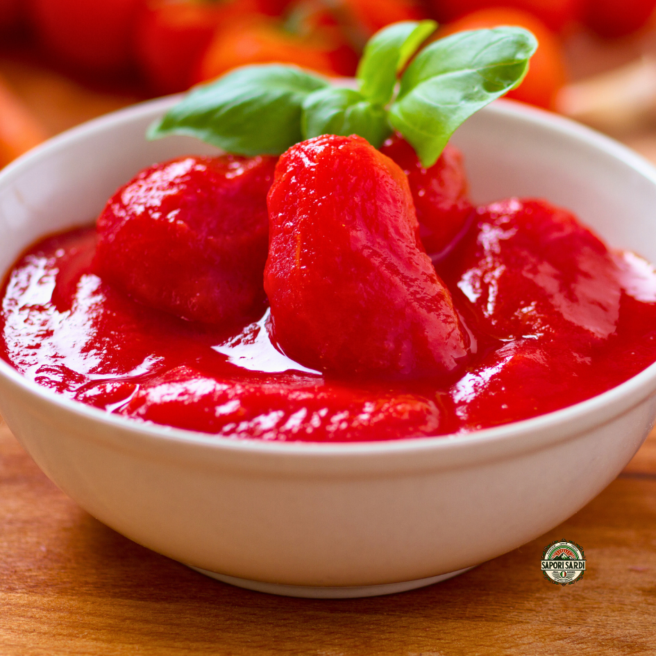 Frische Pelati. Geschälte Tomaten aus Sardinien.