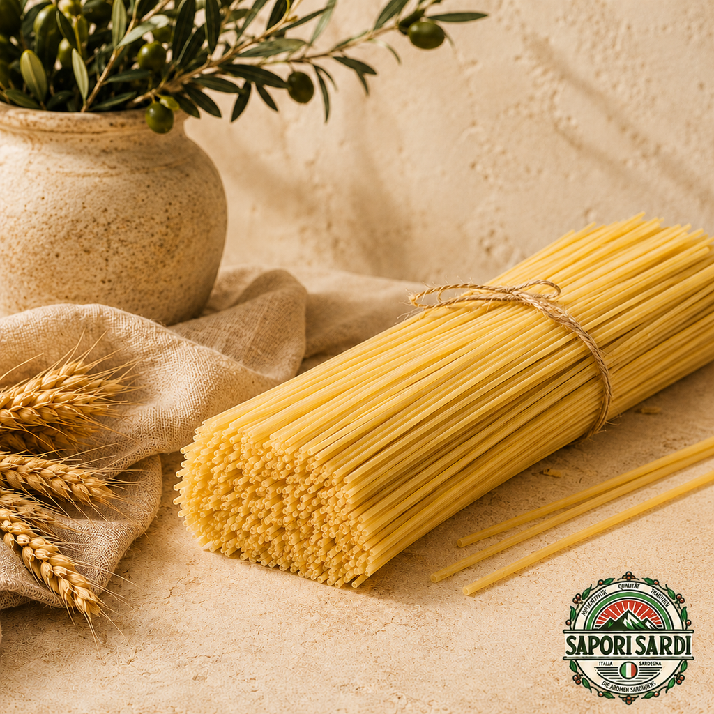 Spaghetti – Bronzegezogen von Sa Marigosa auf Sardinien liegen als Bündel auf einem Tisch