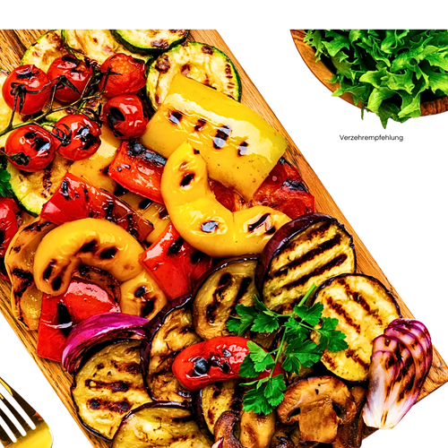Eine Antipasti Platte mit gegrilltem und eingelegten Gemüse. Paprika, Zucchini, Tomaten, Zwiebeln und Aubergine.
