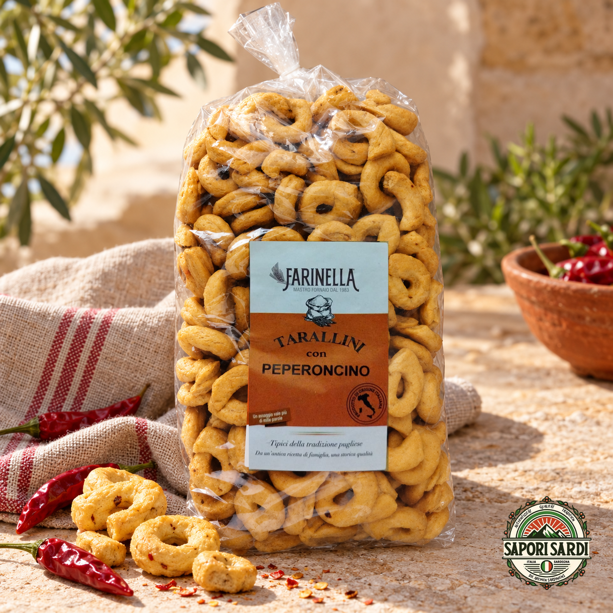 Tarallini con Peperoncino von Farinella in mediterraner Szene