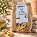 Tarallini Tradizionali von Farinella in mediterraner Szene